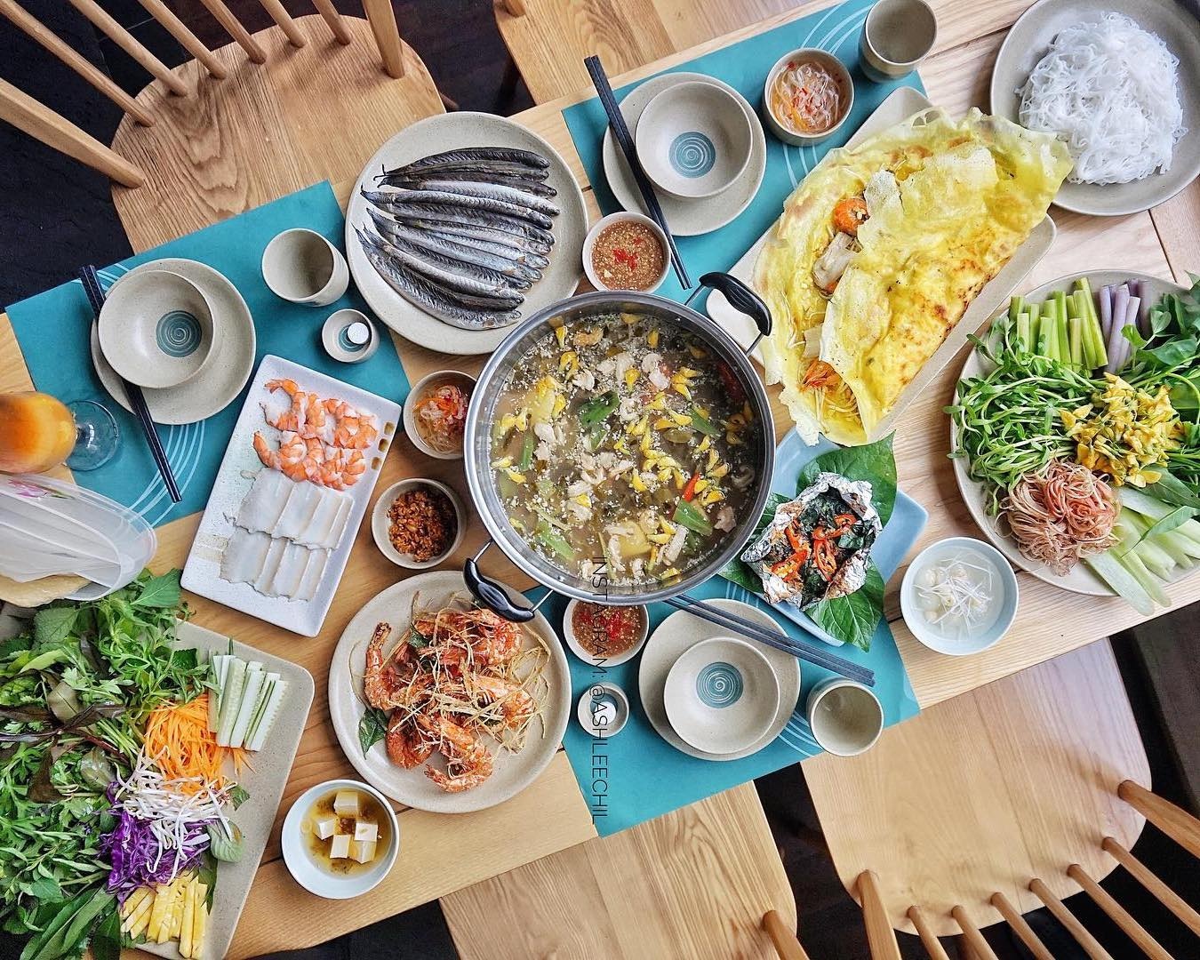 quan an Viet cho gia dinh dip 20/10 anh 2