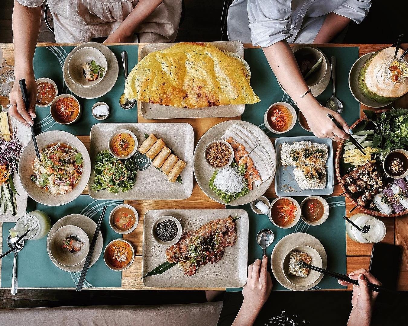 Goi y quan an Viet phu hop dua gia dinh di an mung ngay 20/10 hinh anh