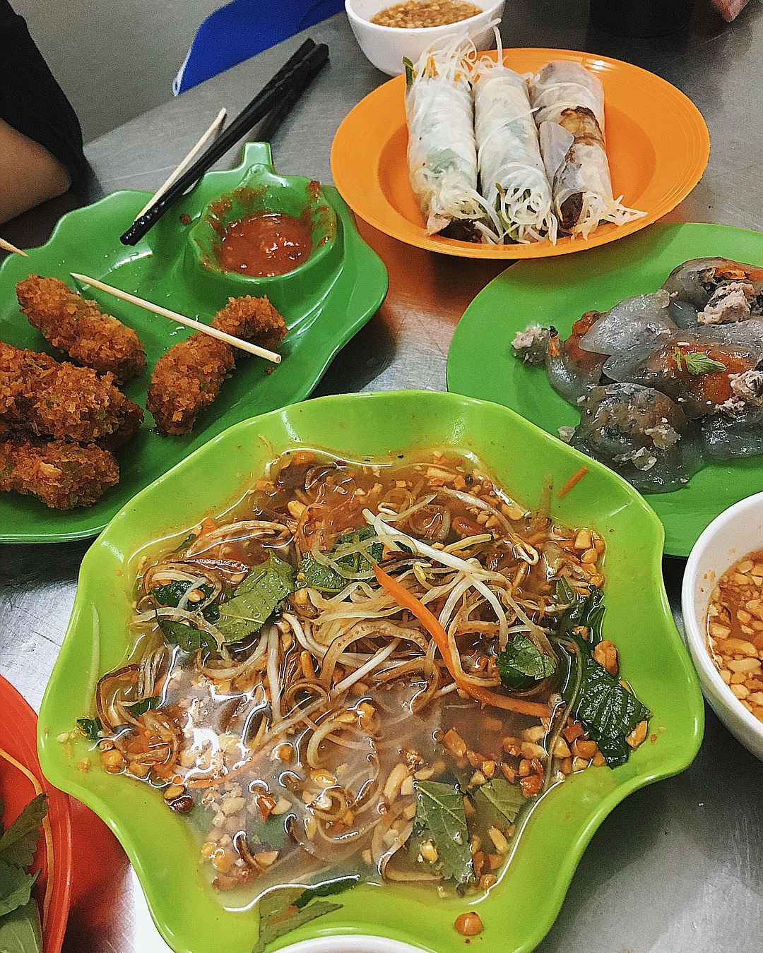 quan an vat cua the he 8X 9X anh 4