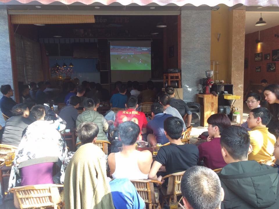 quan xem bong da co vu tuyen Viet Nam tai Ha Noi anh 13
