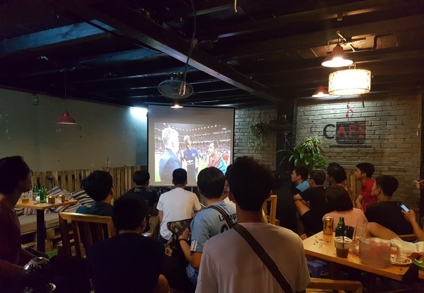 quan xem bong da co vu tuyen Viet Nam tai Ha Noi anh 17