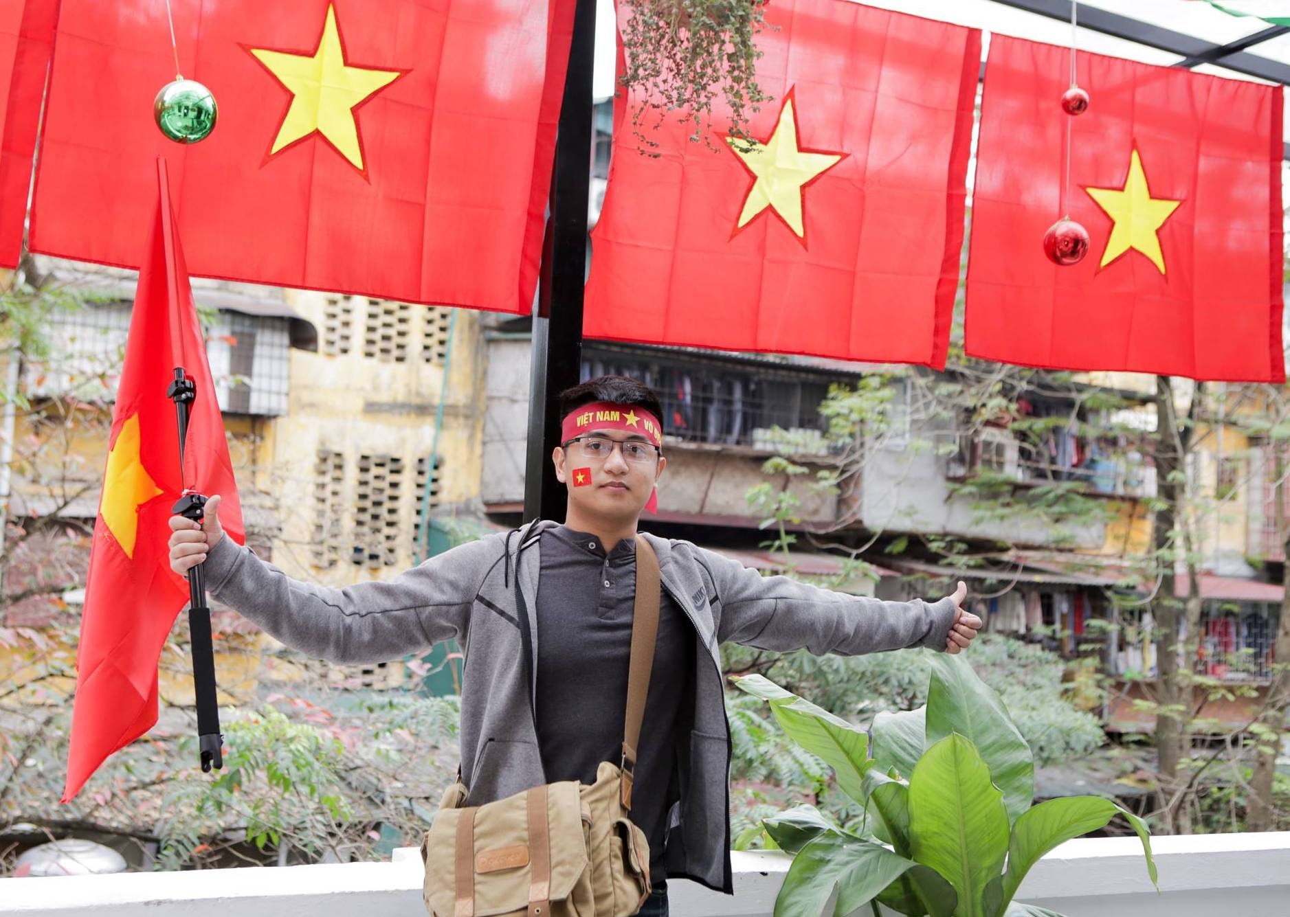 Goi y 5 dia diem xem bong da, co vu tuyen Viet Nam tai Ha Noi hinh anh