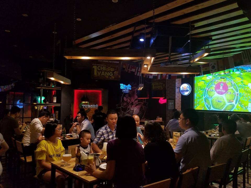 quan xem bong da co vu tuyen Viet Nam tai Ha Noi anh 7