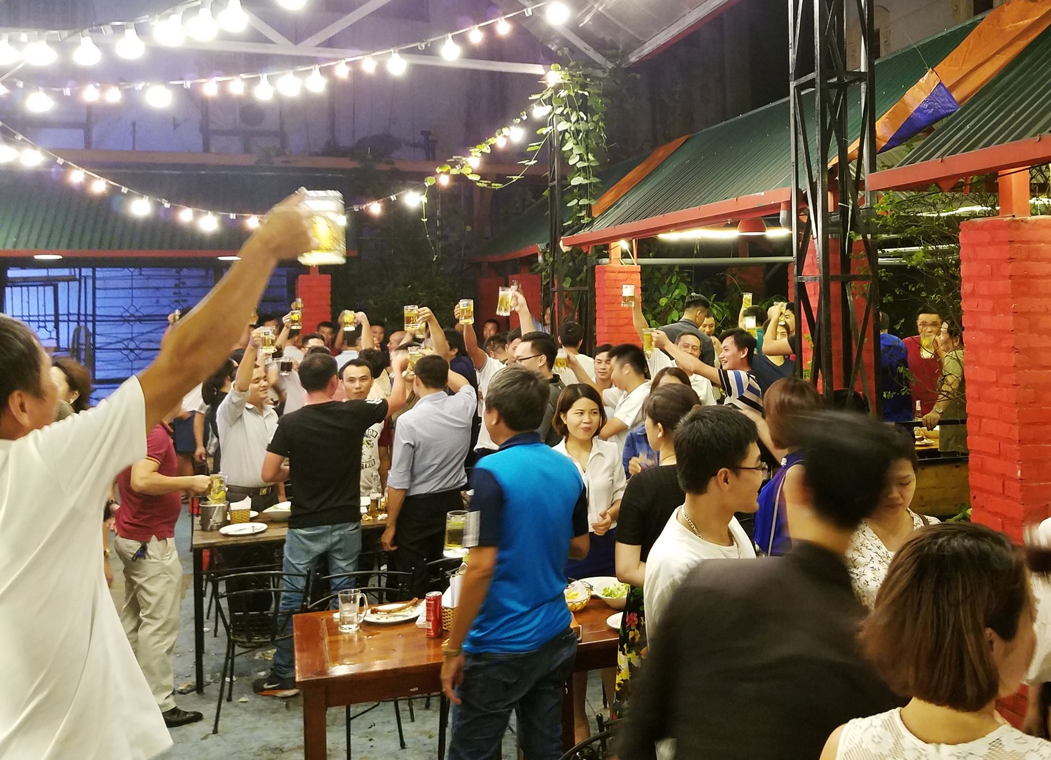 quan xem bong da co vu tuyen Viet Nam tai Ha Noi anh 8