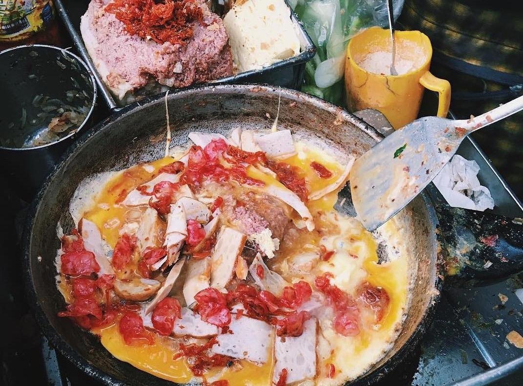 Banh mi dan to, banh mi trung danh kem o Ha Noi, ban da an thu? hinh anh