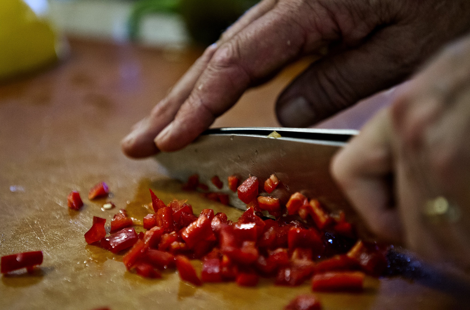 meo nho trong bep anh 9