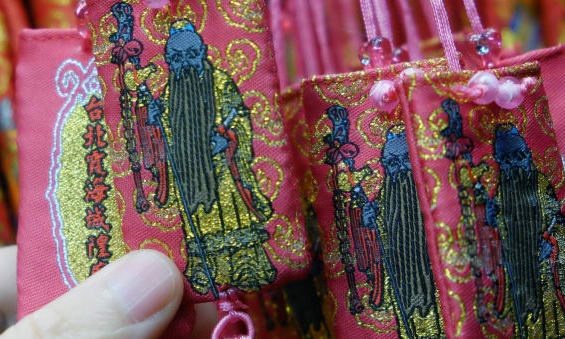 den Xia Hai cau duyen anh 3