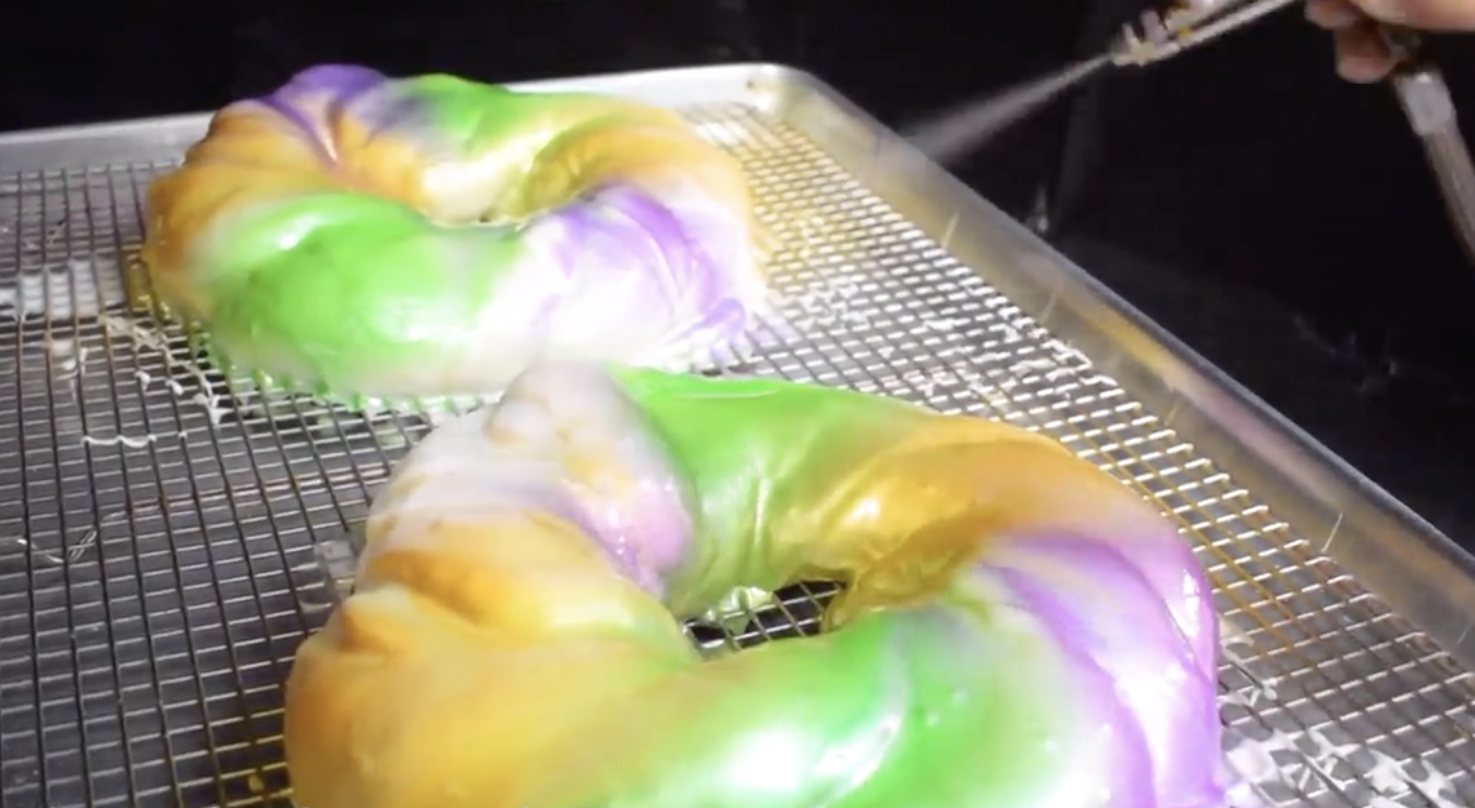 Qua trinh lam banh vua - mon trang mieng mang may man o My hinh anh