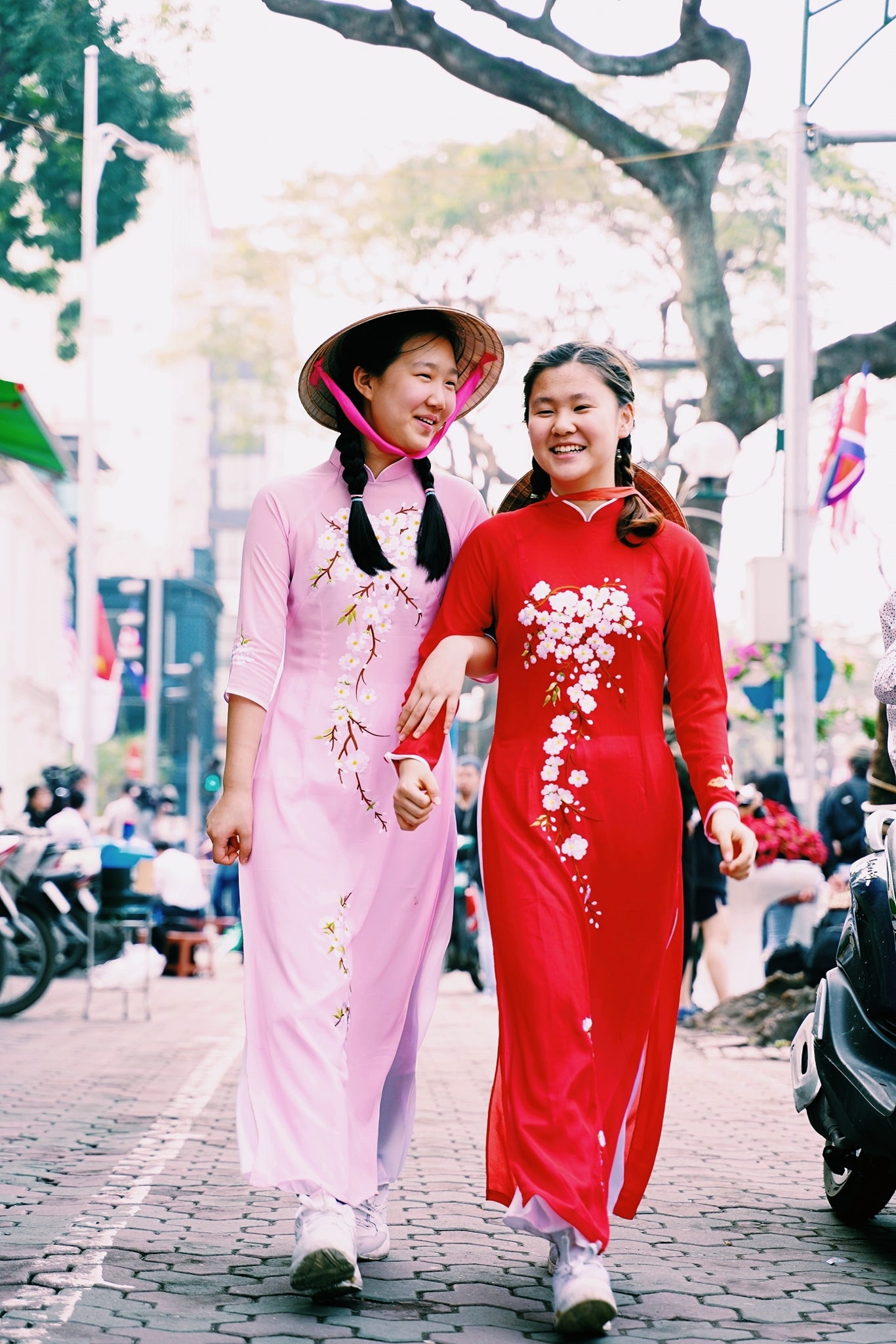 du khach Han Quoc mac ao dai Viet Nam anh 1