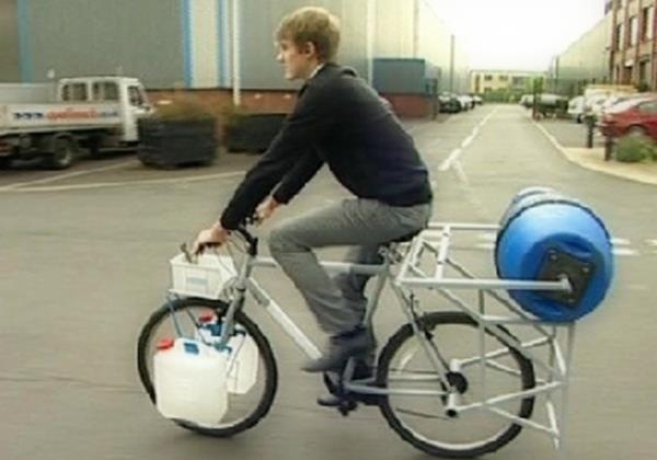 May giat chay bang xe dap va 10 phat minh giup Trai Dat tranh o nhiem hinh anh