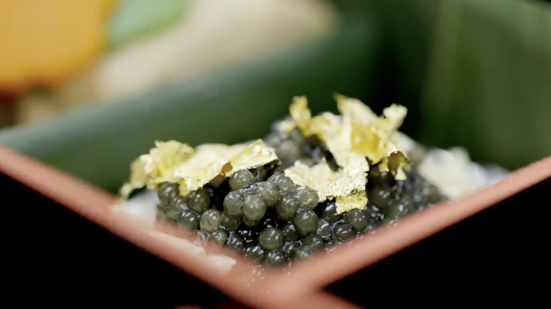 Trung ca muoi dat vang, cua hoang de trong hop com bento gan 1.600 USD hinh anh