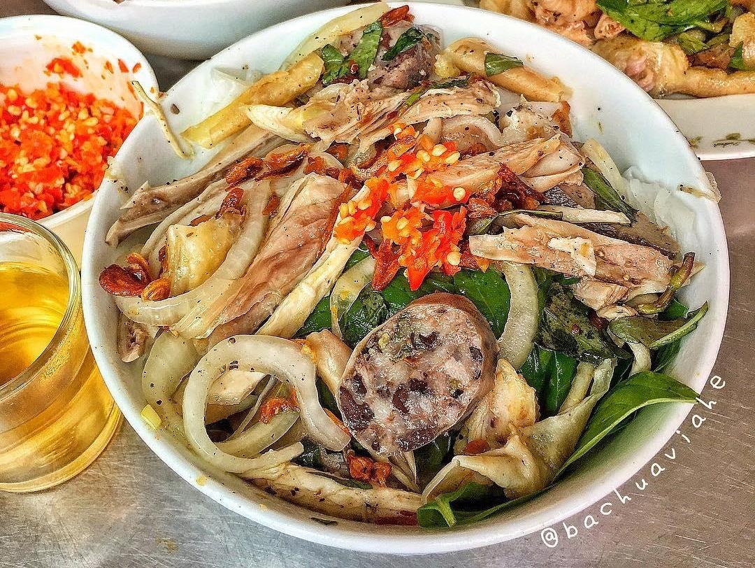 La ca duong pho Da Lat tim an lau ga la e, oc nuong tieu hinh anh