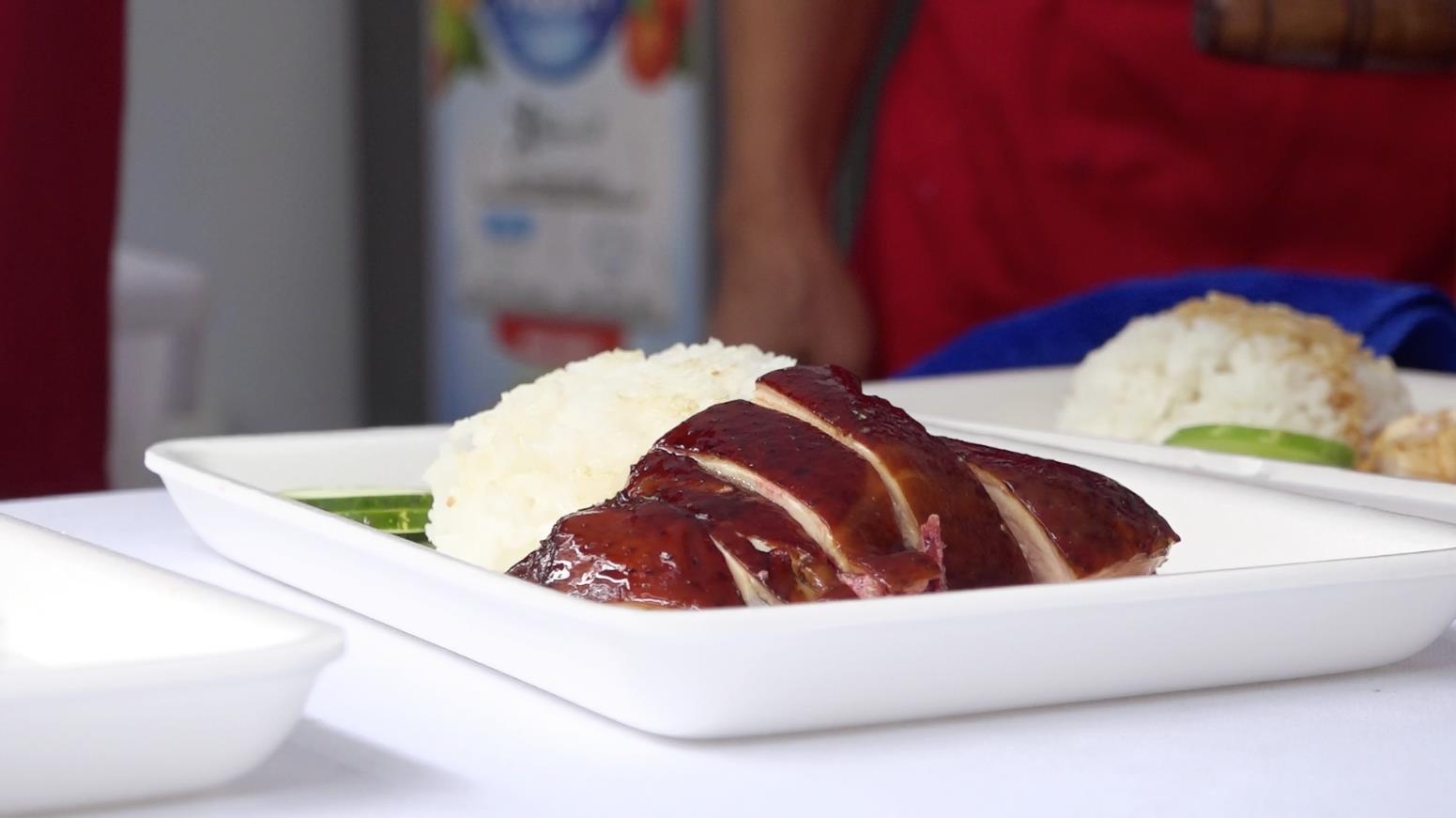 Nguoi dan Ha Noi xep hang thuong thuc ga sot tuong dat sao Michelin hinh anh