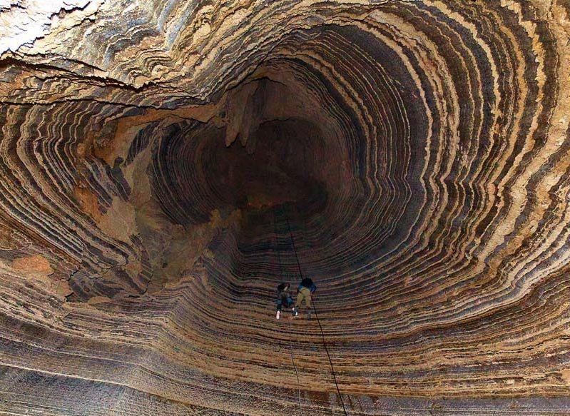 Phat hien hang dong muoi dai nhat the gioi gan Bien Chet hinh anh