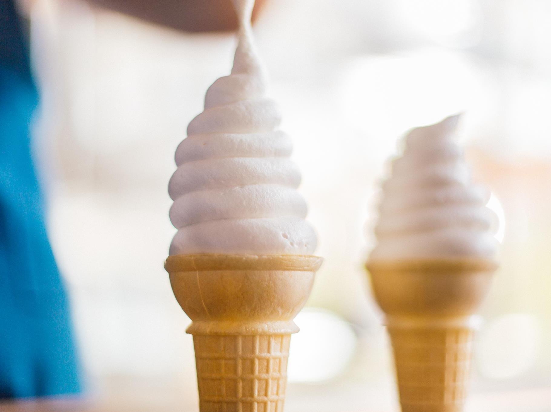 Cach lam kem tuoi sua dua mat lanh khong can may hinh anh