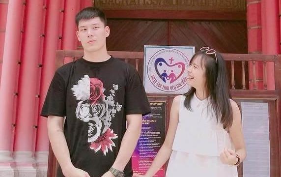 Muon kieu check-in voi nha tho hong hut du khach o TP.HCM hinh anh