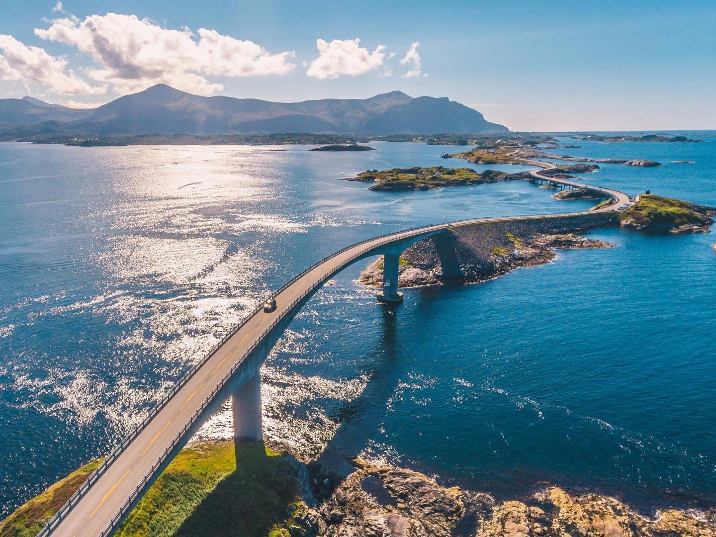 Cung duong xuyen bien 9 km chinh phuc moi tai xe dep the nao? hinh anh