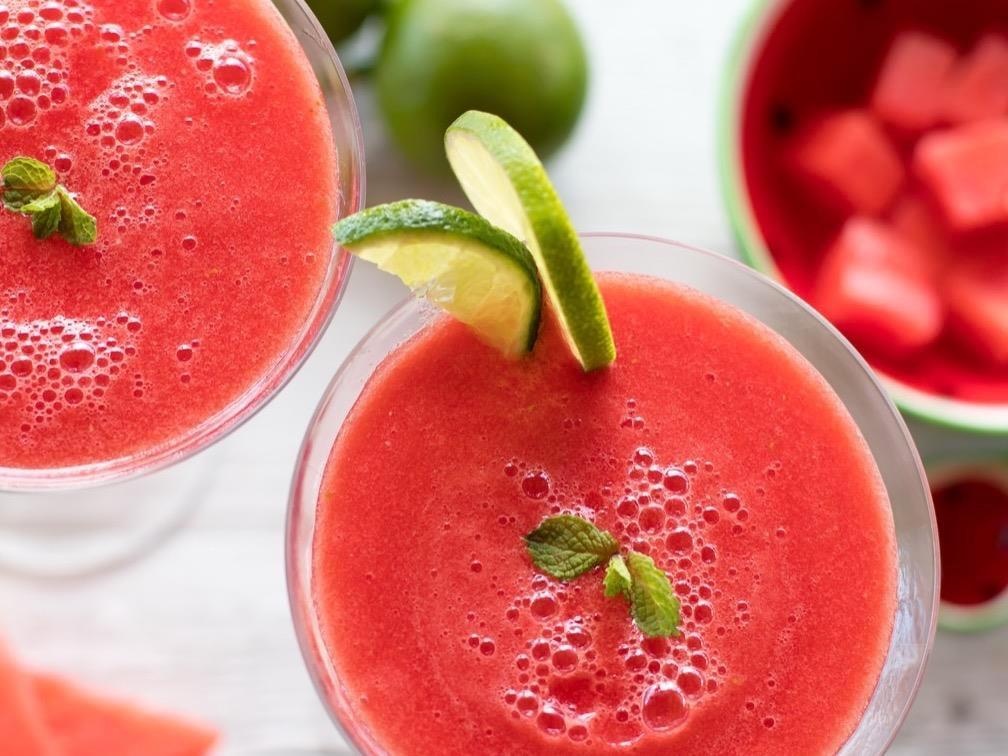 Tu pha mojito dua hau cho gia dinh xua tan nong nuc hinh anh