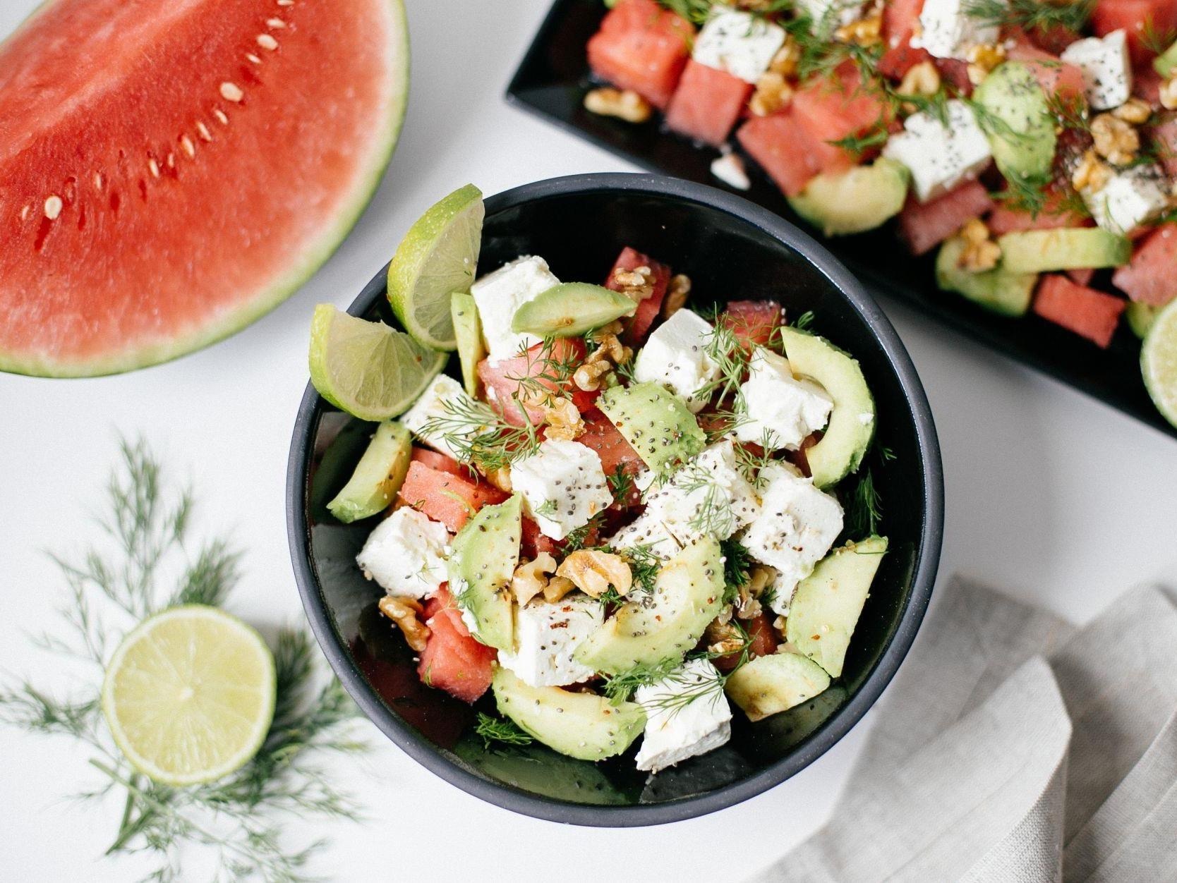 Bi kip tron salad thanh mat, de lam khong can ty le cho ngay nong nuc hinh anh