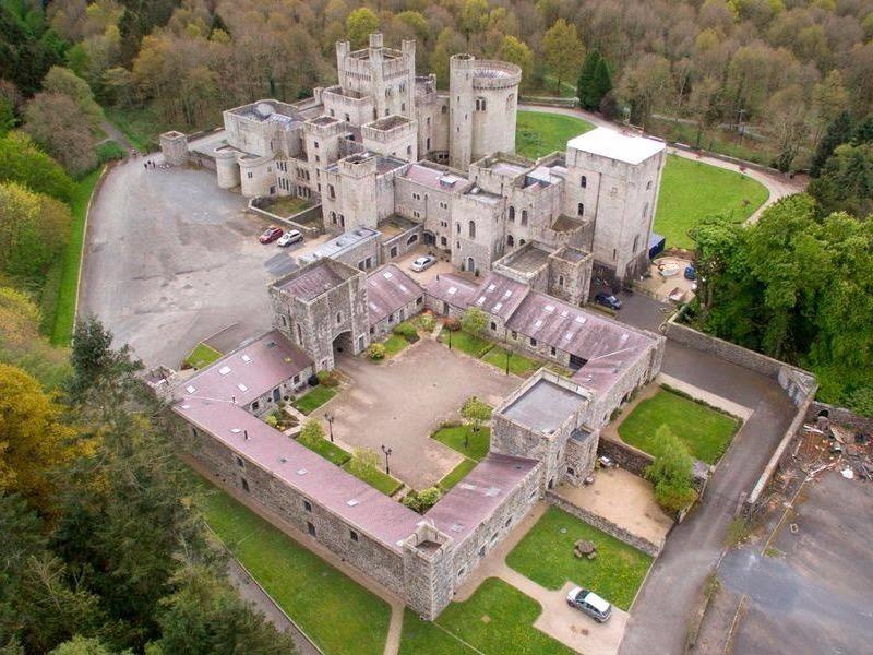 Toan canh lau dai hon 200 tuoi trong bom tan Game of Thrones hinh anh