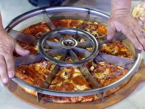 Vo lang sac lem chia deu pizza trong nhay mat hinh anh