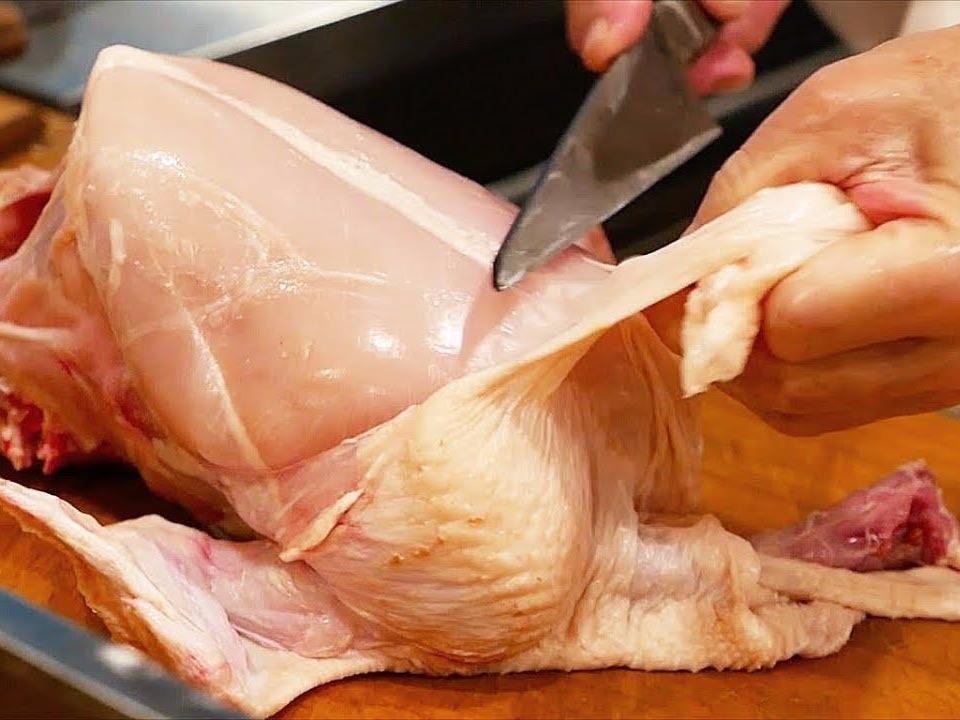 Cat loc thit ga dep mat trong 2 phut nhu dau bep Nhat Ban hinh anh