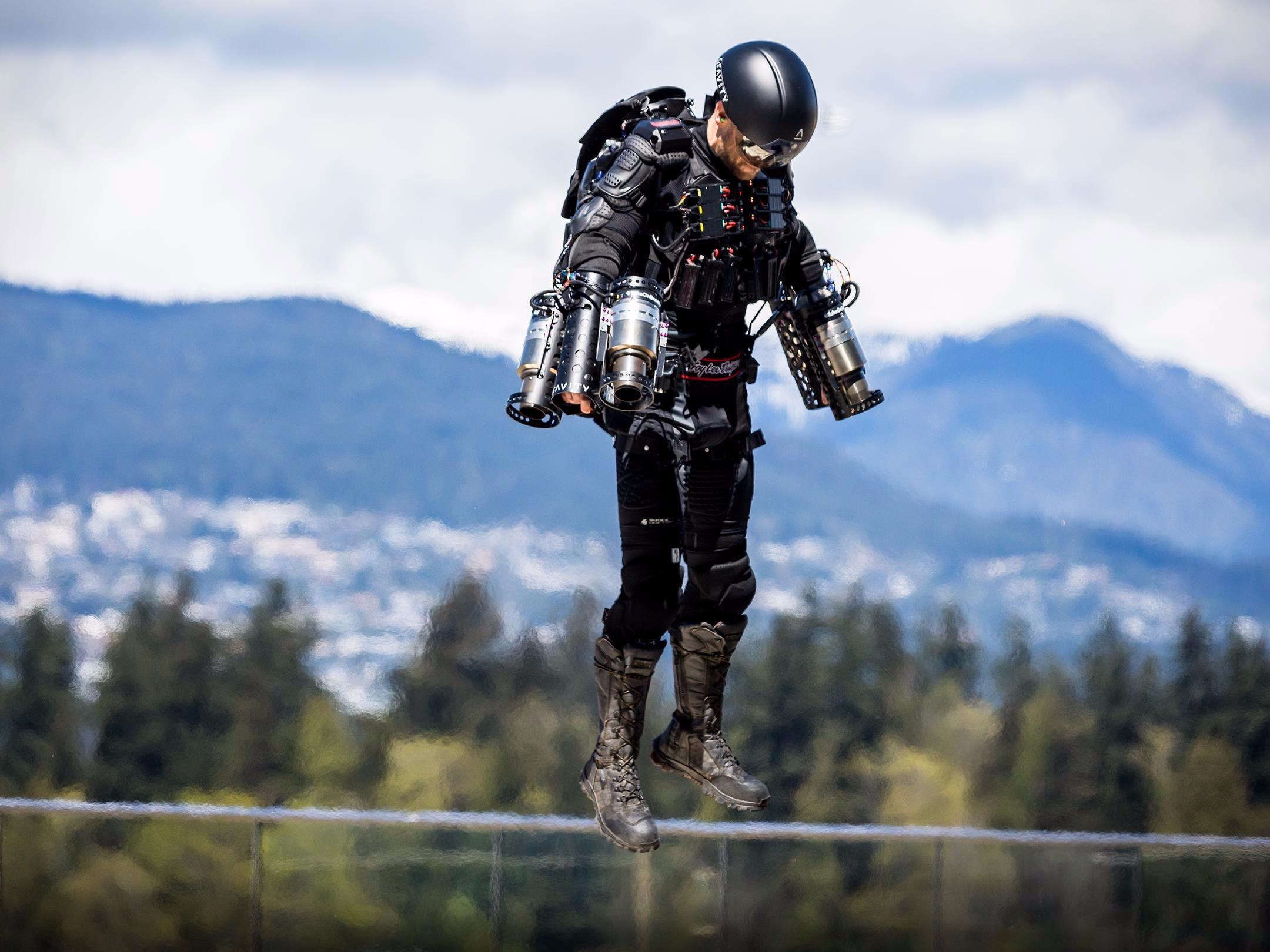 Bay muon noi voi bo do Iron Man ngoai doi thuc gia gan nua trieu USD hinh anh