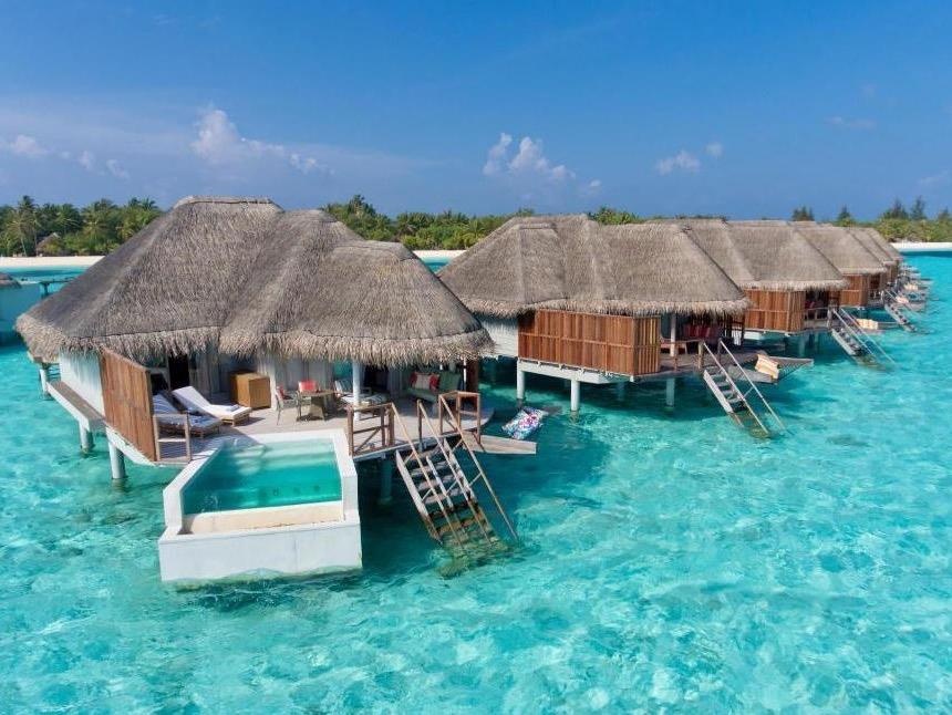 Ben trong biet thu noi giua bien sang chanh bac nhat Maldives hinh anh