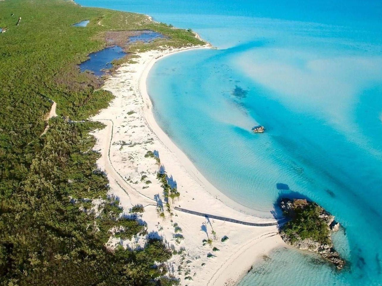 Canh yen binh tren dao biet lap gia 120 trieu USD vung Caribbean hinh anh