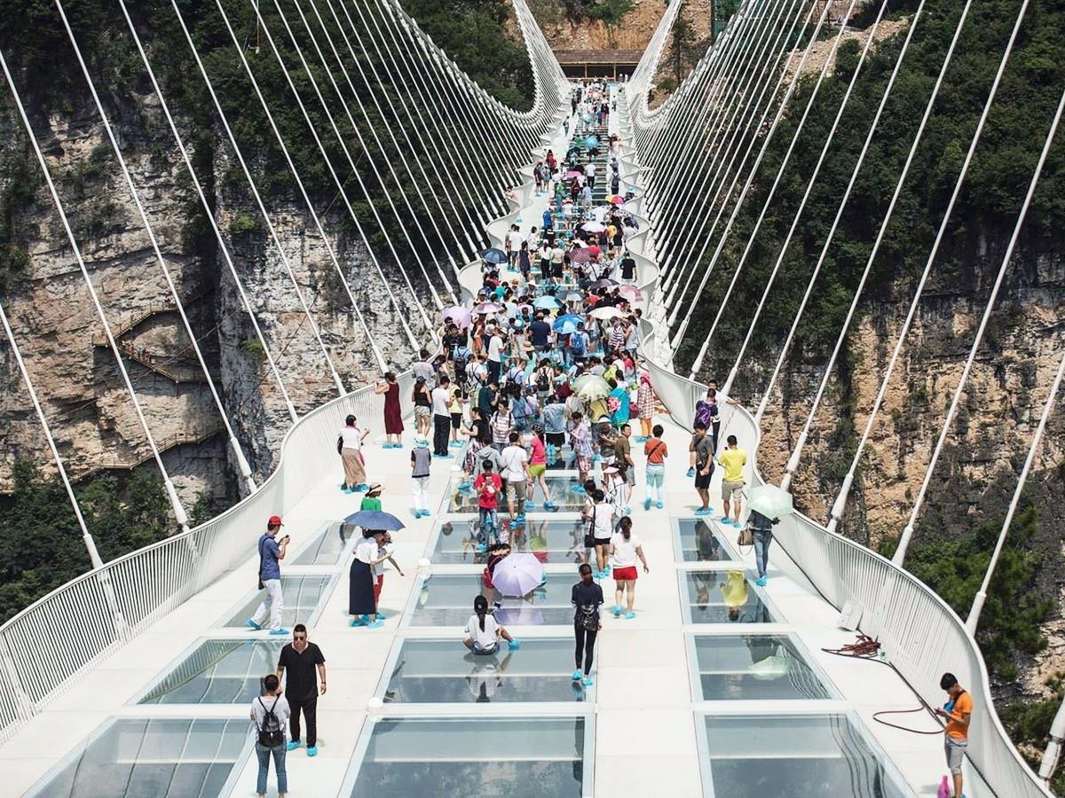 Trai nghiem di bo nua cay so tren cau kinh dai nhat the gioi hinh anh