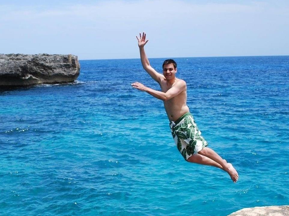 Nhay tu vach da va cac hoat dong kham pha bien thien duong Curacao hinh anh