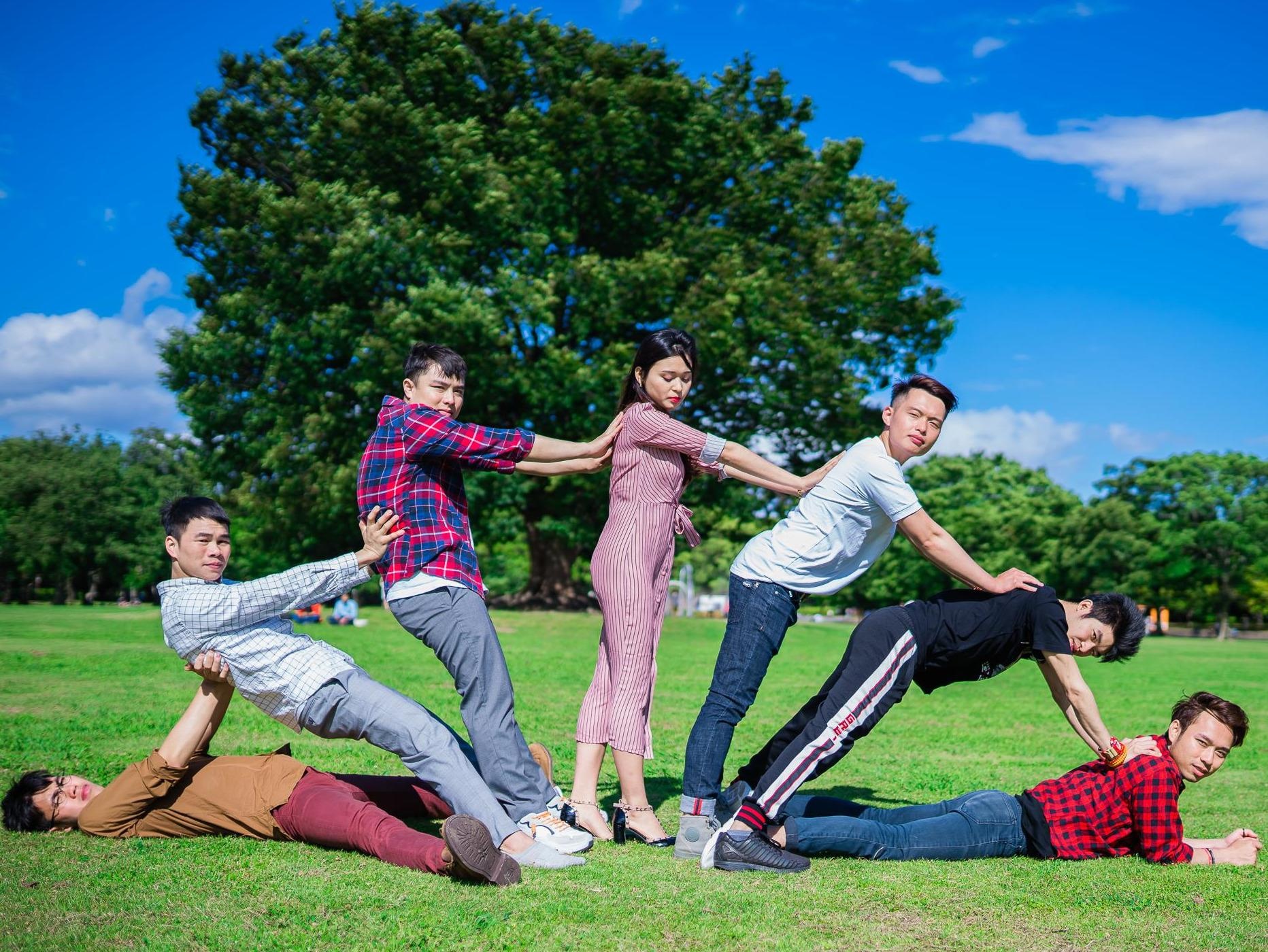 Cach chup anh nhom 'sieu ngau' luu giu thanh xuan khi di du lich hinh anh