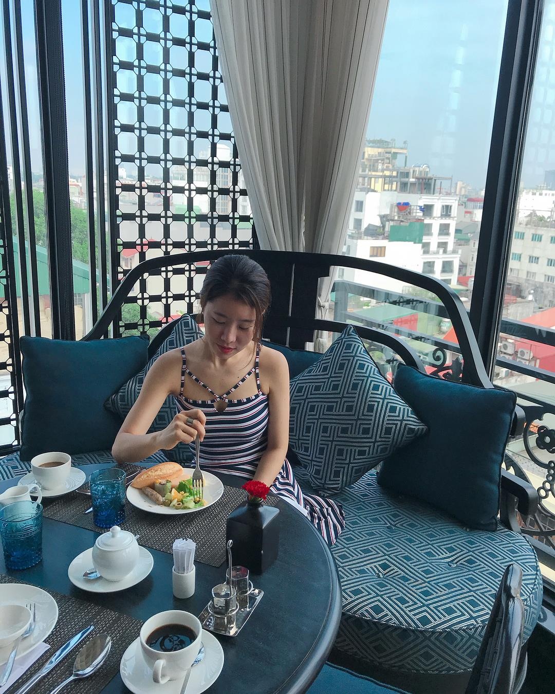 nha hang quanh pho di bo ho Guom anh 13