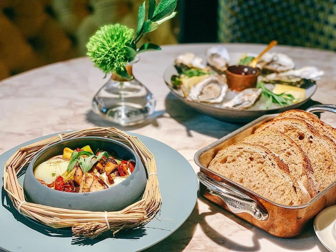 nha hang quanh pho di bo ho Guom anh 1