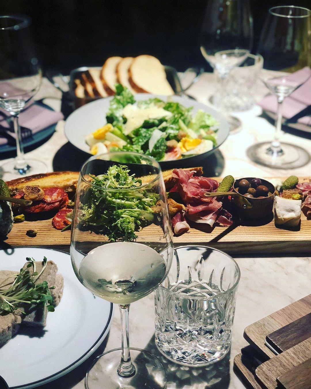 nha hang quanh pho di bo ho Guom anh 4