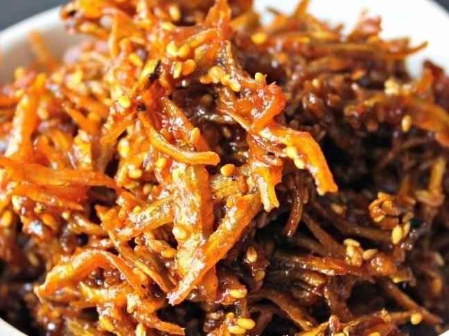 Cach lam ca com chien sot xi dau ngot bui hap dan hinh anh