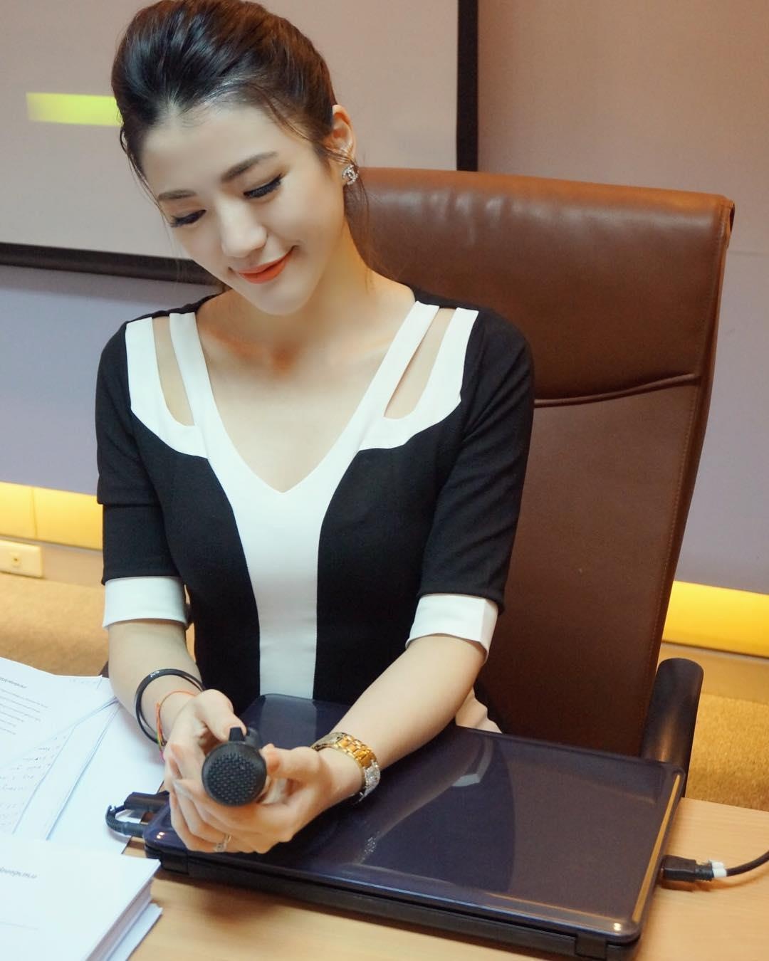 nu giao vien noi tieng mang xa hoi anh 4