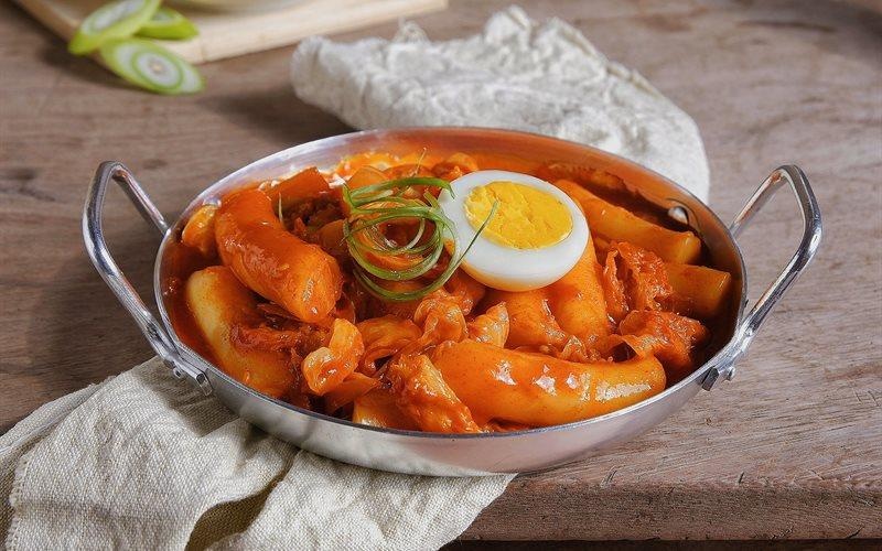 Bi quyet lam banh gao cay tteokbokki chuan vi Han Quoc hinh anh