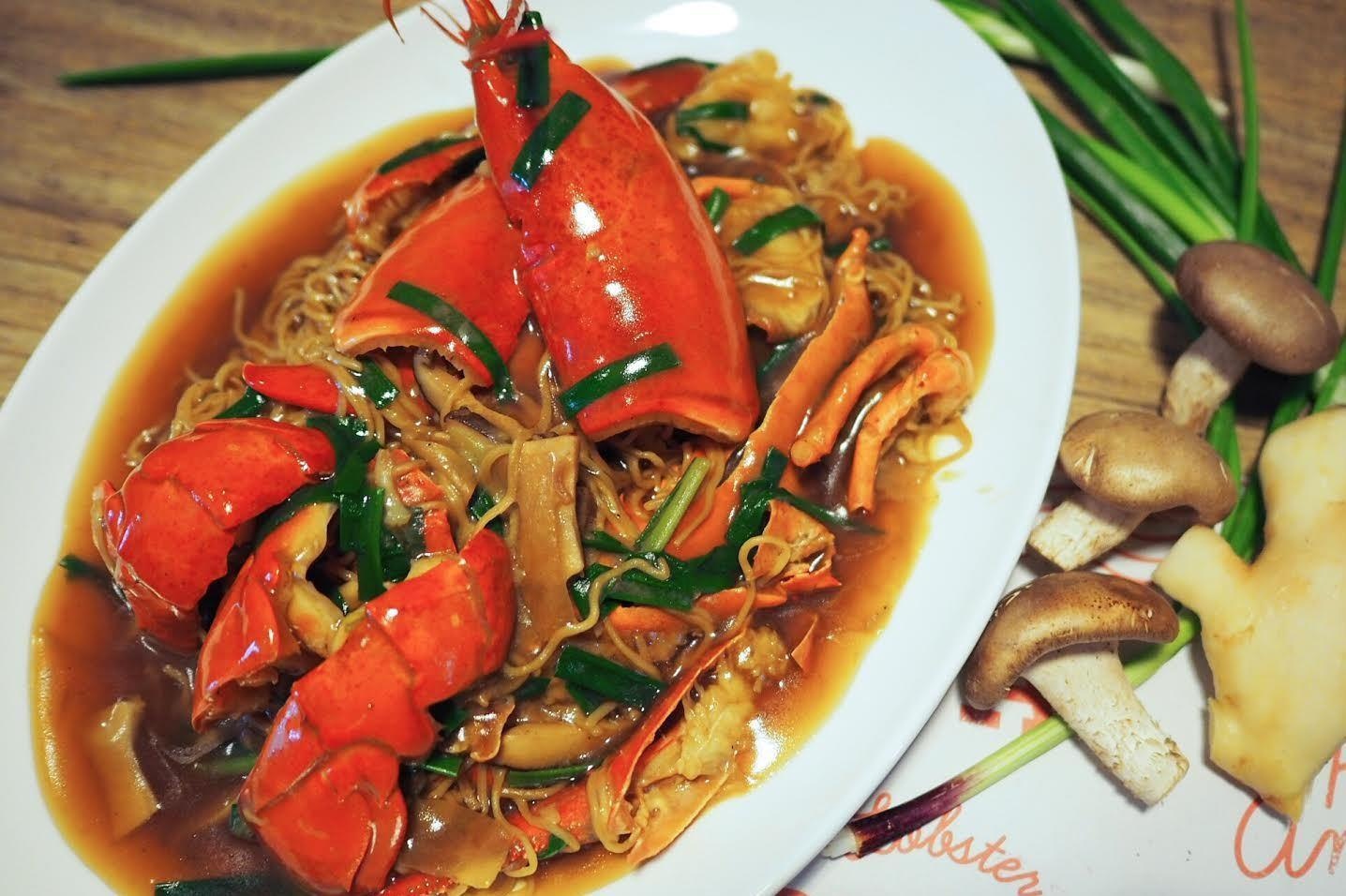 Cach xao mi tom hum dam sot hap dan nhu nha hang hinh anh