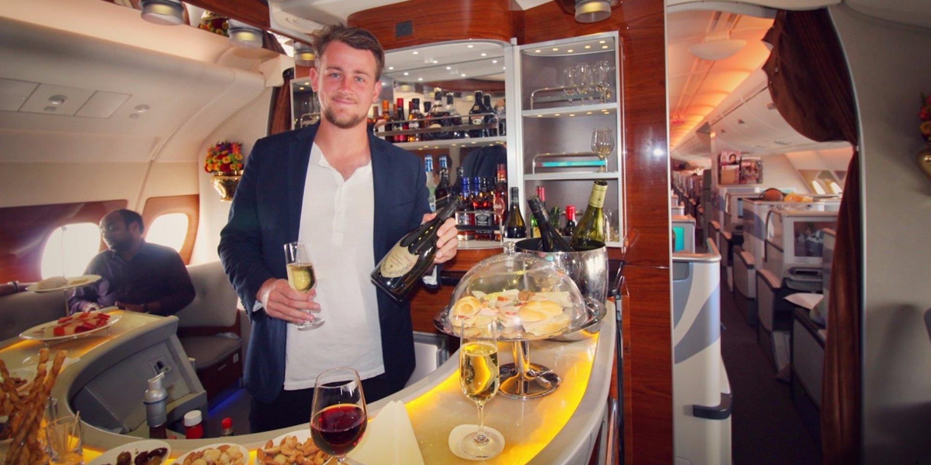 quay bar sang trong tren may bay anh 4