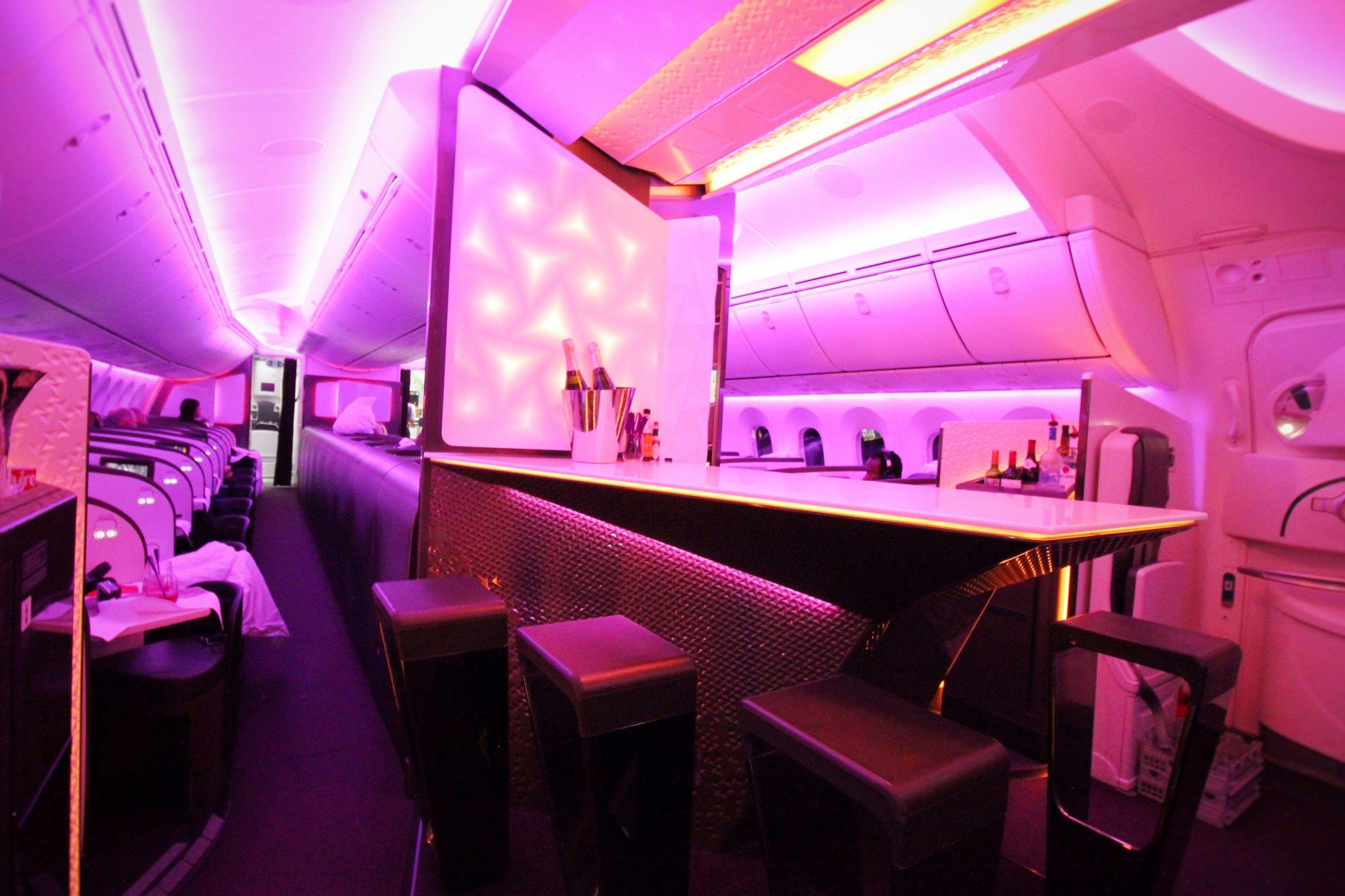 quay bar sang trong tren may bay anh 5