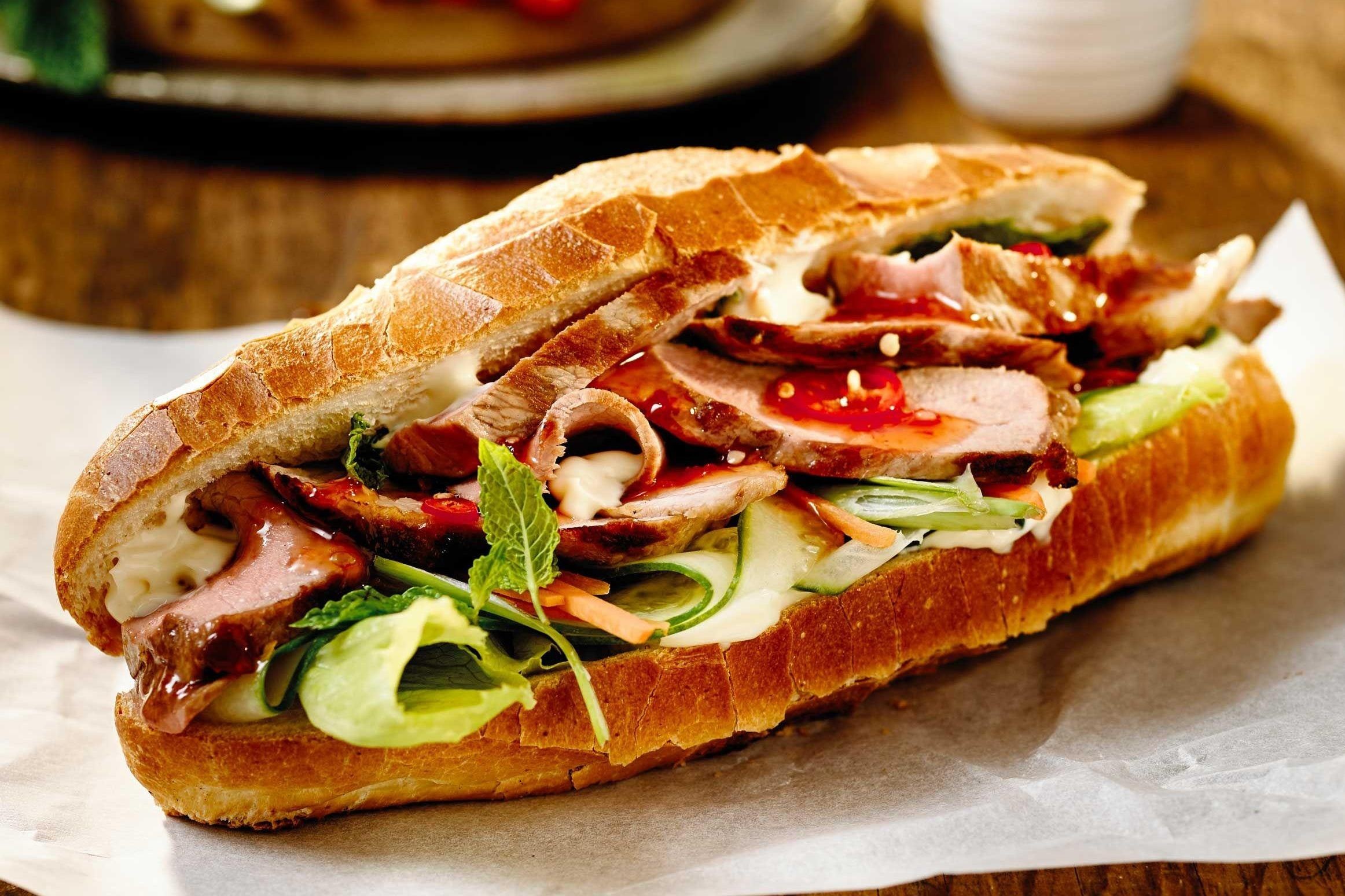 Tu che gia vi uop lam banh mi thit xien nuong dam da hinh anh