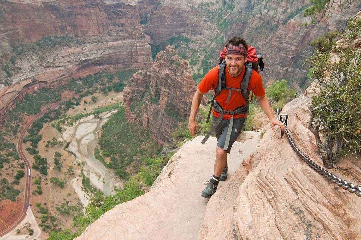 Leo nui tren cung duong rong 50 cm nguy hiem nhat nuoc My hinh anh