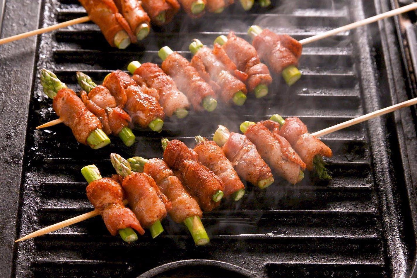 Thit xong khoi cuon mang tay hap dan cho thuc don tiec nuong hinh anh