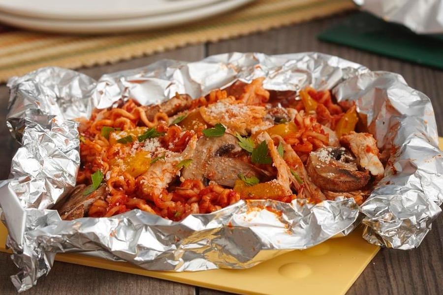 Cach nau mi cay truc tiep tren giay bac nhu nguoi Han Quoc hinh anh