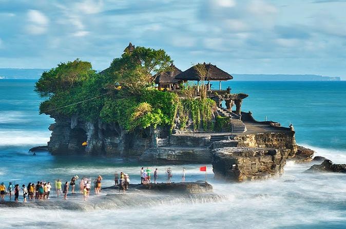 Loi nuoc den ngoi den linh thieng cau nguyen giua bien Bali hinh anh