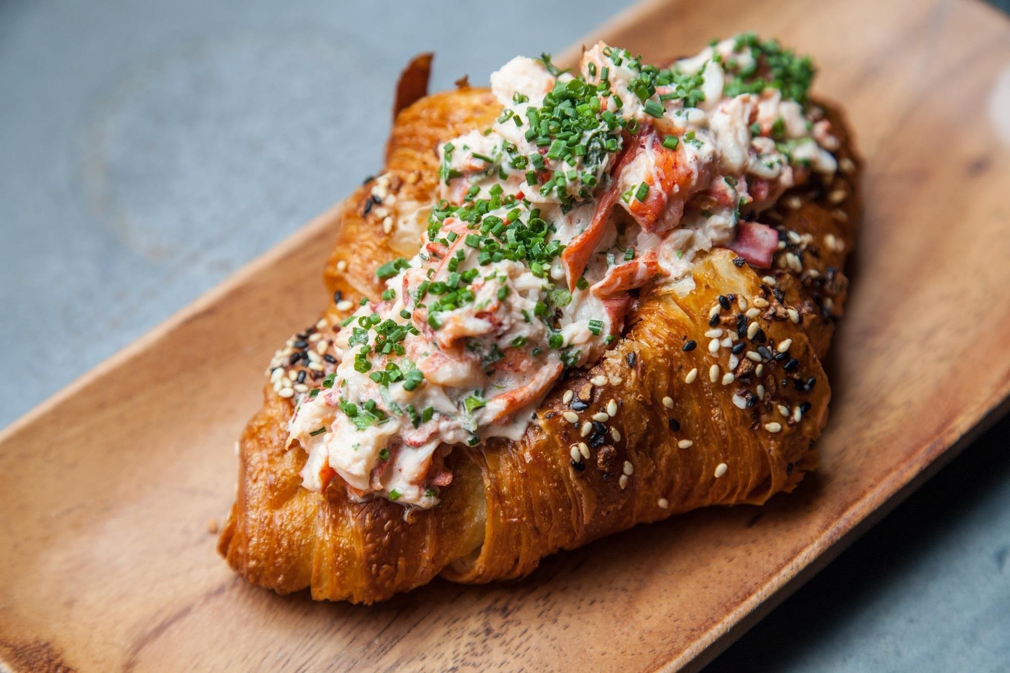 Banh sung bo nhan tom hum hao hang doc dao o My hinh anh