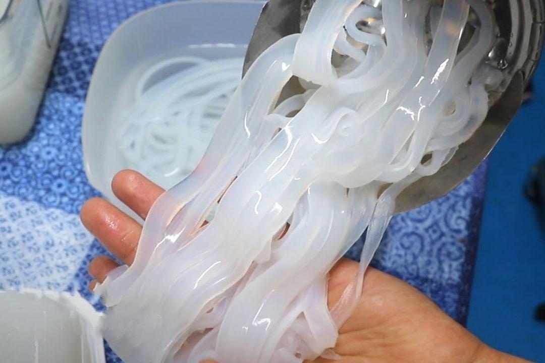 Mi thach trong suot o Trung Quoc duoc san xuat the nao? hinh anh