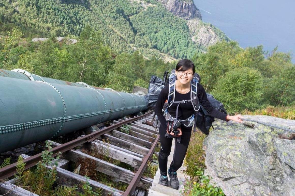 Leo 4.444 bac thang go ngam nui rung ky vi Na Uy hinh anh