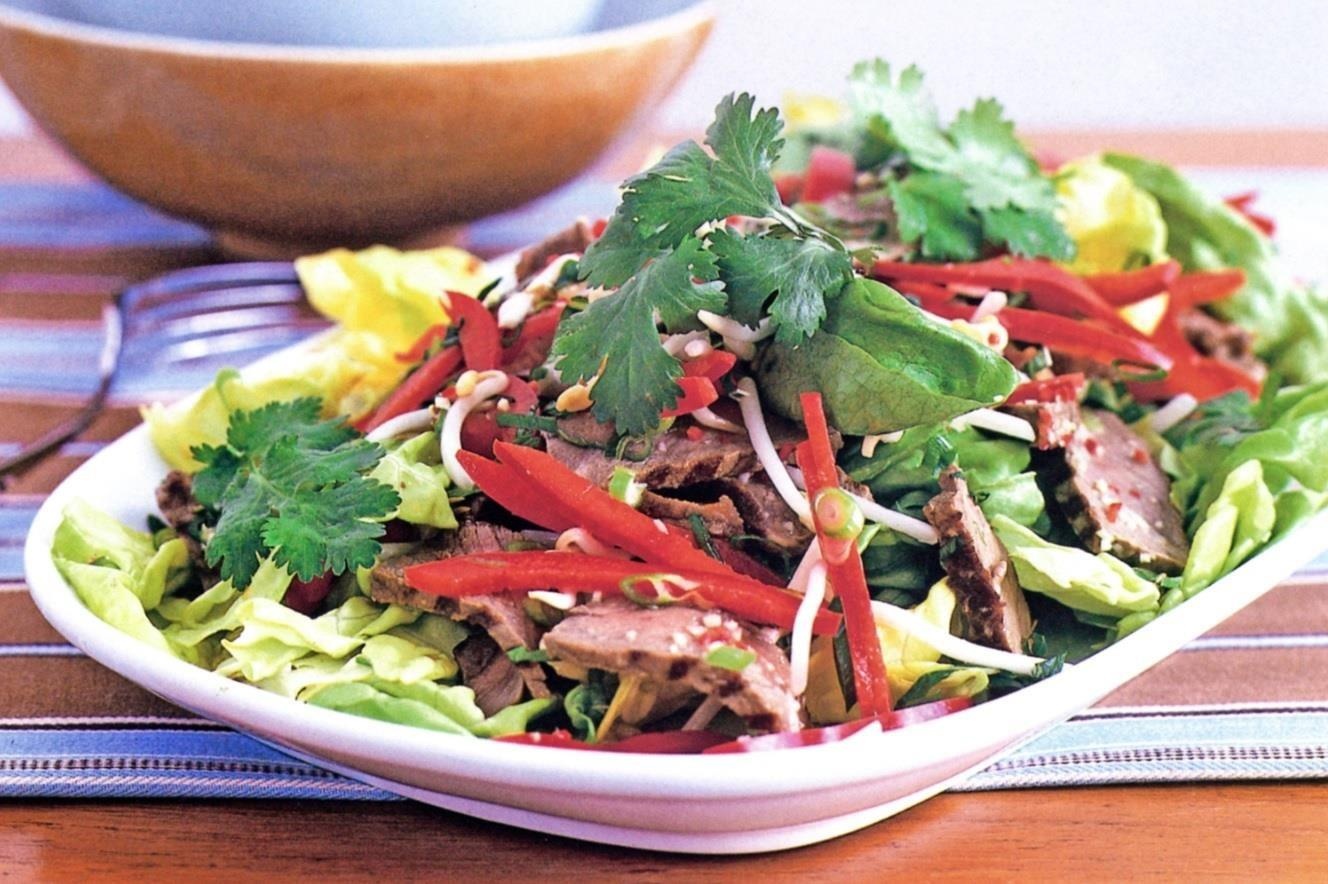 Toi nay an gi: Giai nhiet voi salad bo Thai Lan dam da thanh mat hinh anh